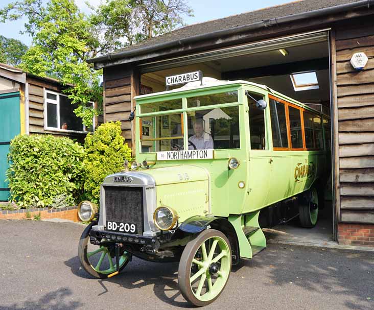 United Counties Leyland G7 Dodson B15 Charabus